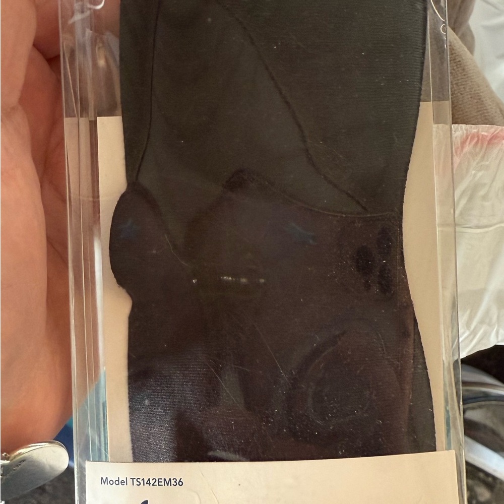 Black sleeping mask